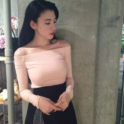 三吉彩花的个人资料照片 有种次元壁破了的感觉